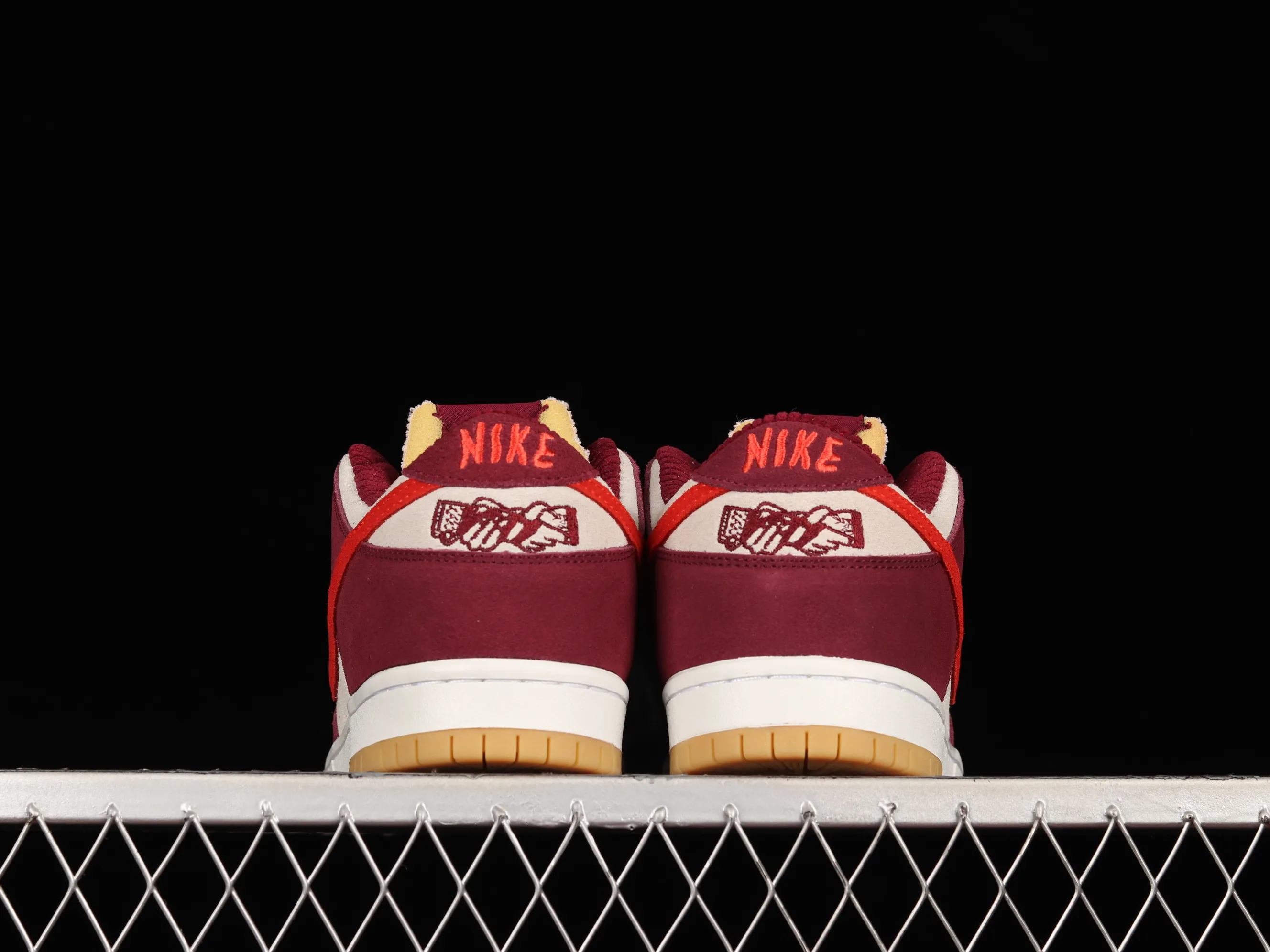 All categories Nk SB Dunk Series Nk SB Dunk Low low-top sneakers Skate Like a Girl x Nk SB Dunk Low joint model SB smashed backboard fashion casual sneakers DX4589-600